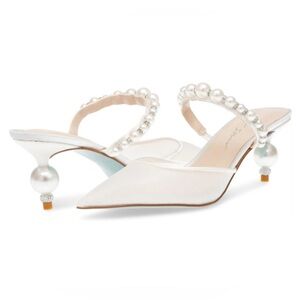 NWT Blue by Betsey Johnson Evey Shoes in ivory color